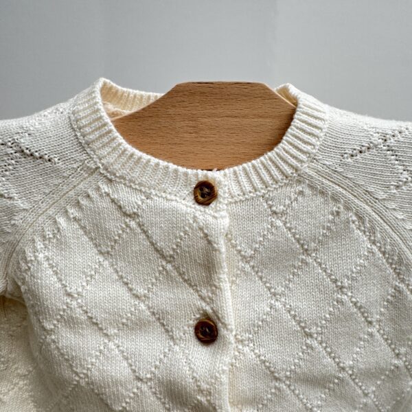 Cardigan blanco tejido - Imagen 2