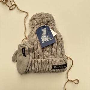 Gorro y guantes gris